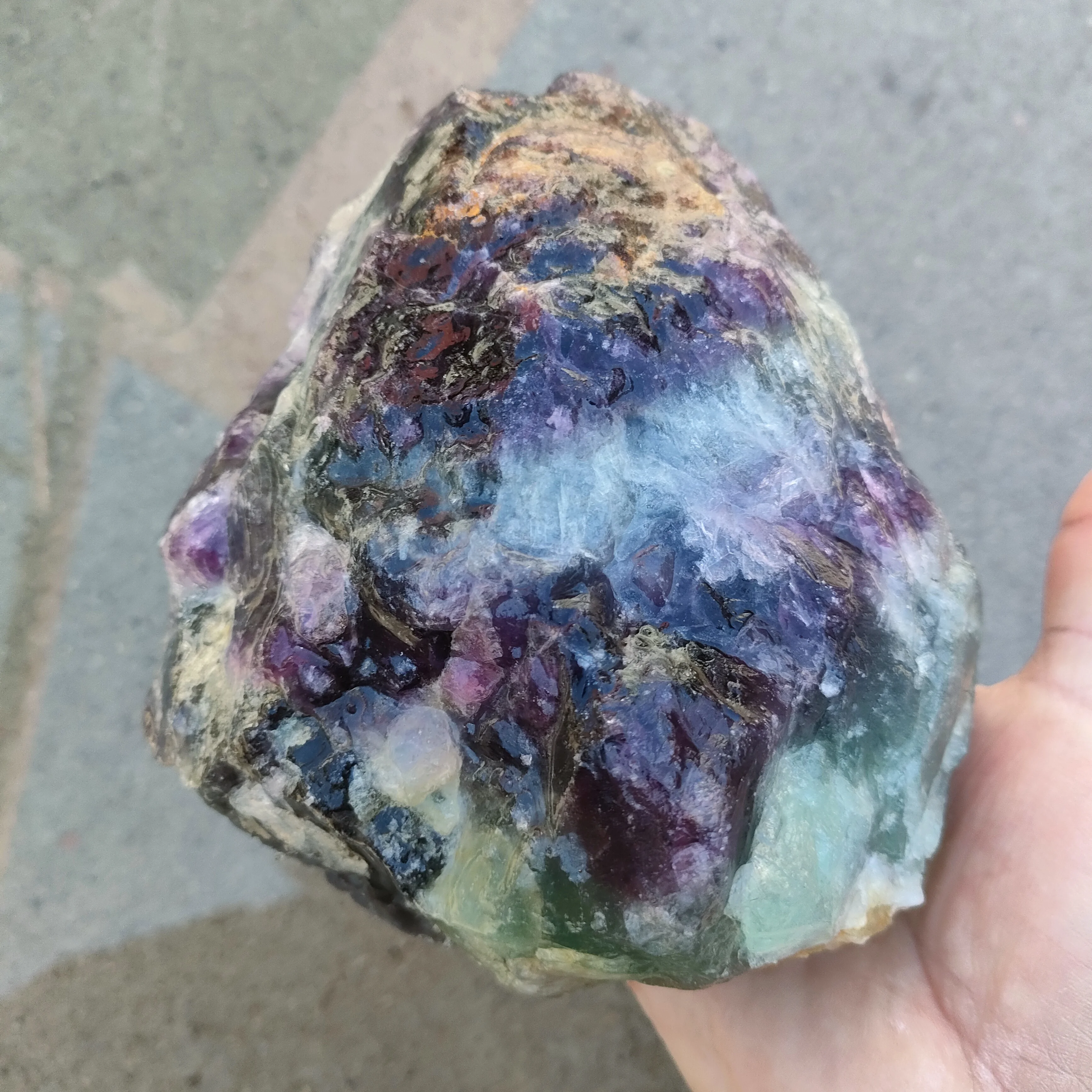 ZHANFEI custom large natural green crystal fluorite expanded fragrant stone colorful crystal natural raw stone oem