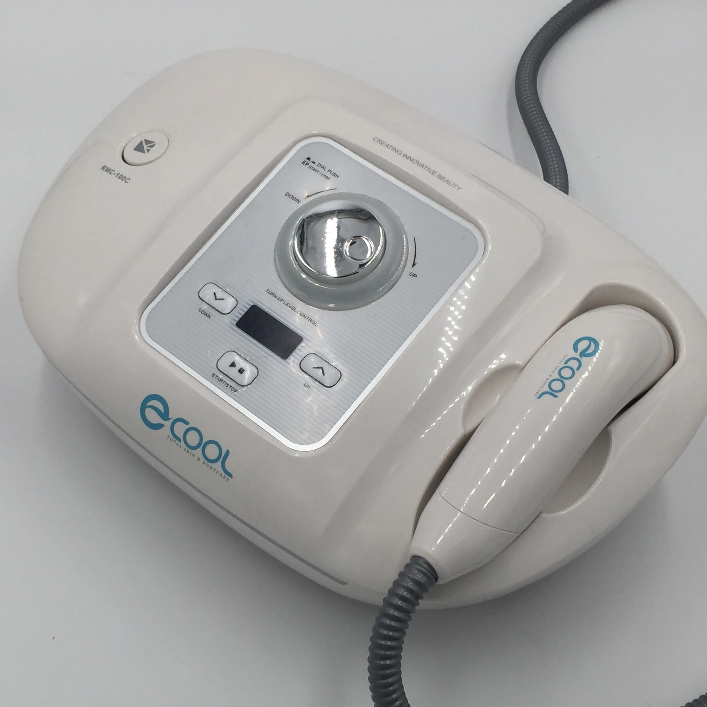 Аппарат для электропорации без иглы мезотерапии и ухода за кожей