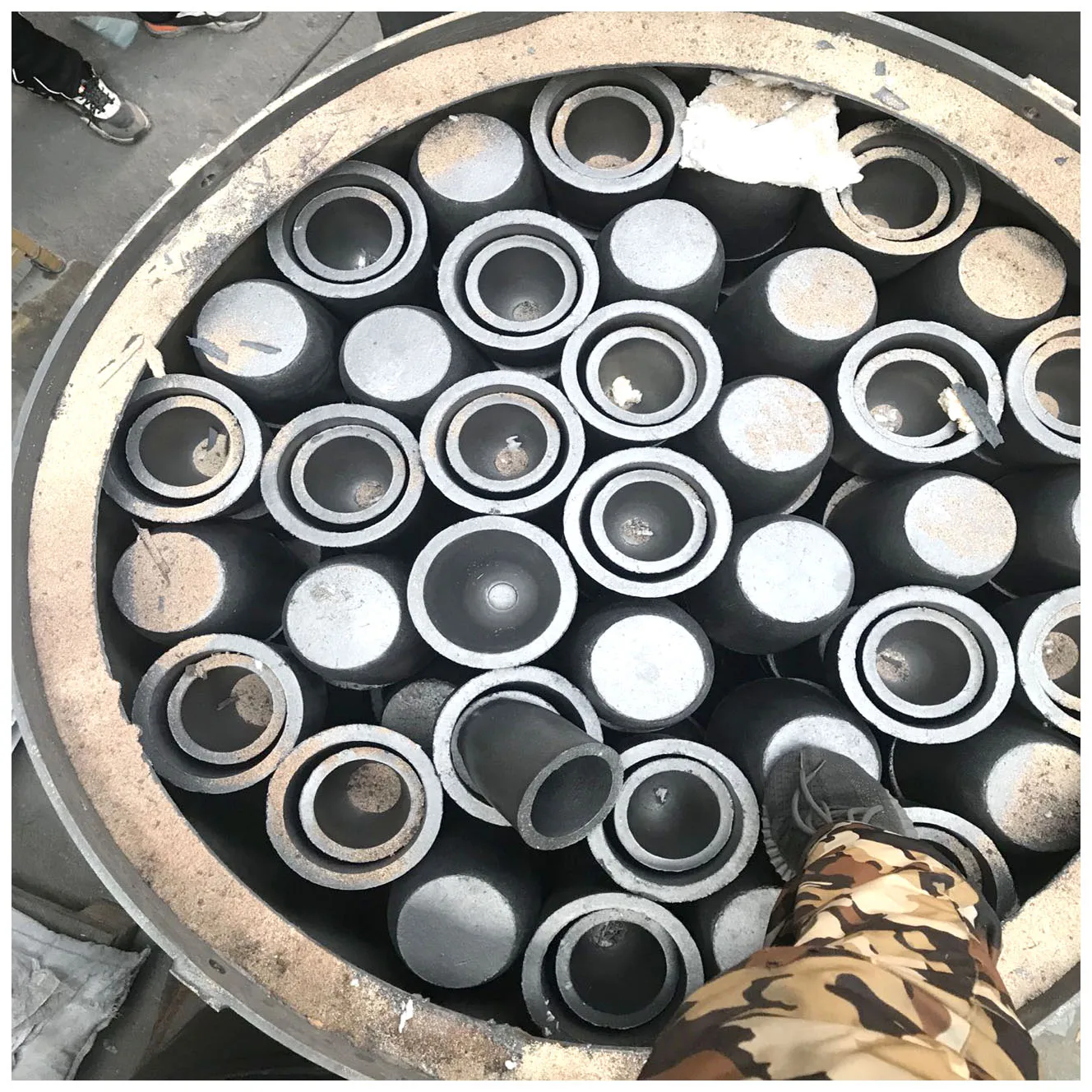 Melting copper brass iron steel aluminum graphite clay sic crucible apply into induction/gas/fire/electric furnace