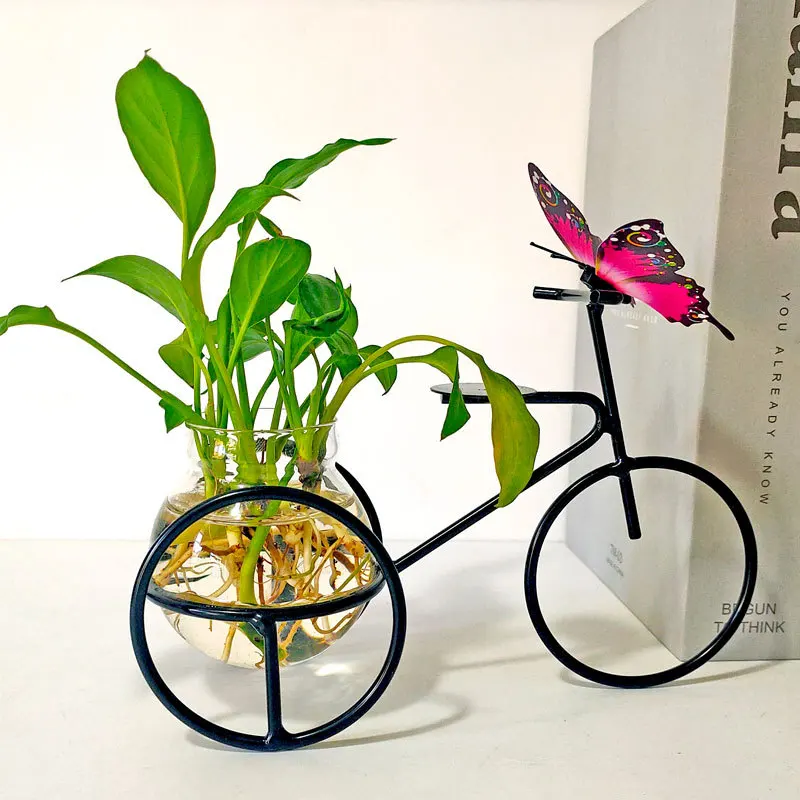 Retro iron three-wheeled bicycle model can be planted hydroponic green plants with glass containers