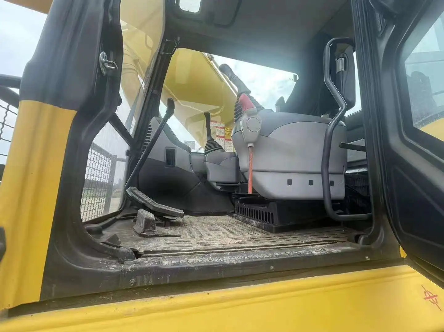 Спотовые товары японский экскаватор Komatsu PC300 землеройный гусеничный 30 тонн средний б/у 300
