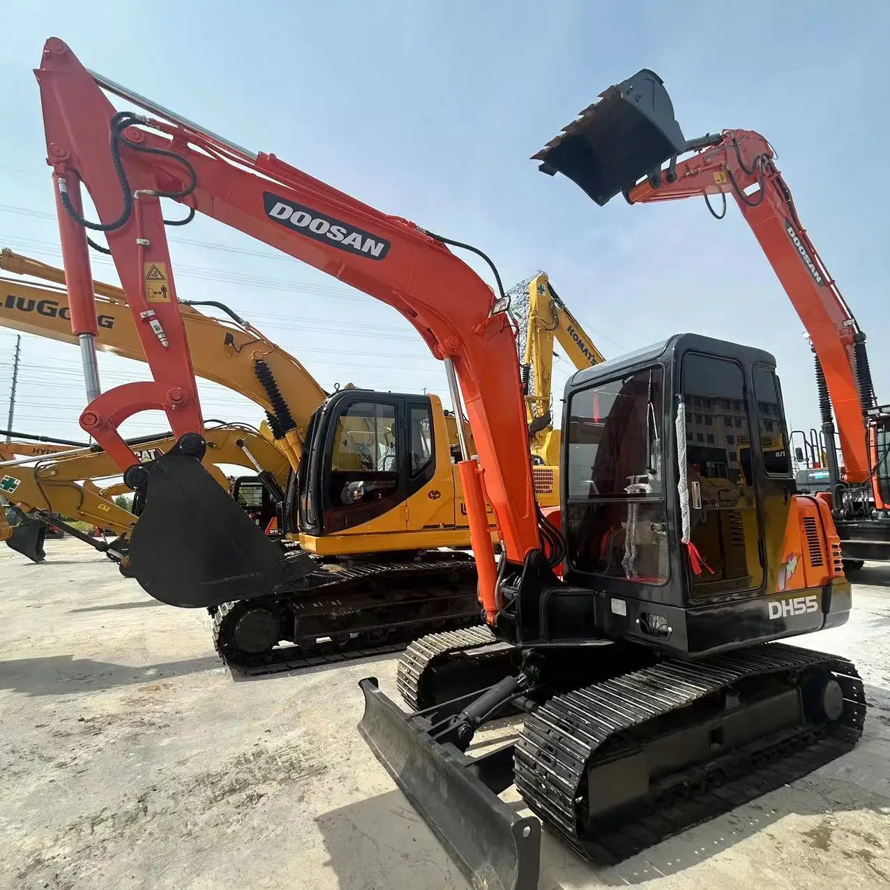 Лидер продаж использованный Корея мини-экскаватор Doosan DH55 с короткими рабочими часами DH220/DH150/DH300 по низкой цене