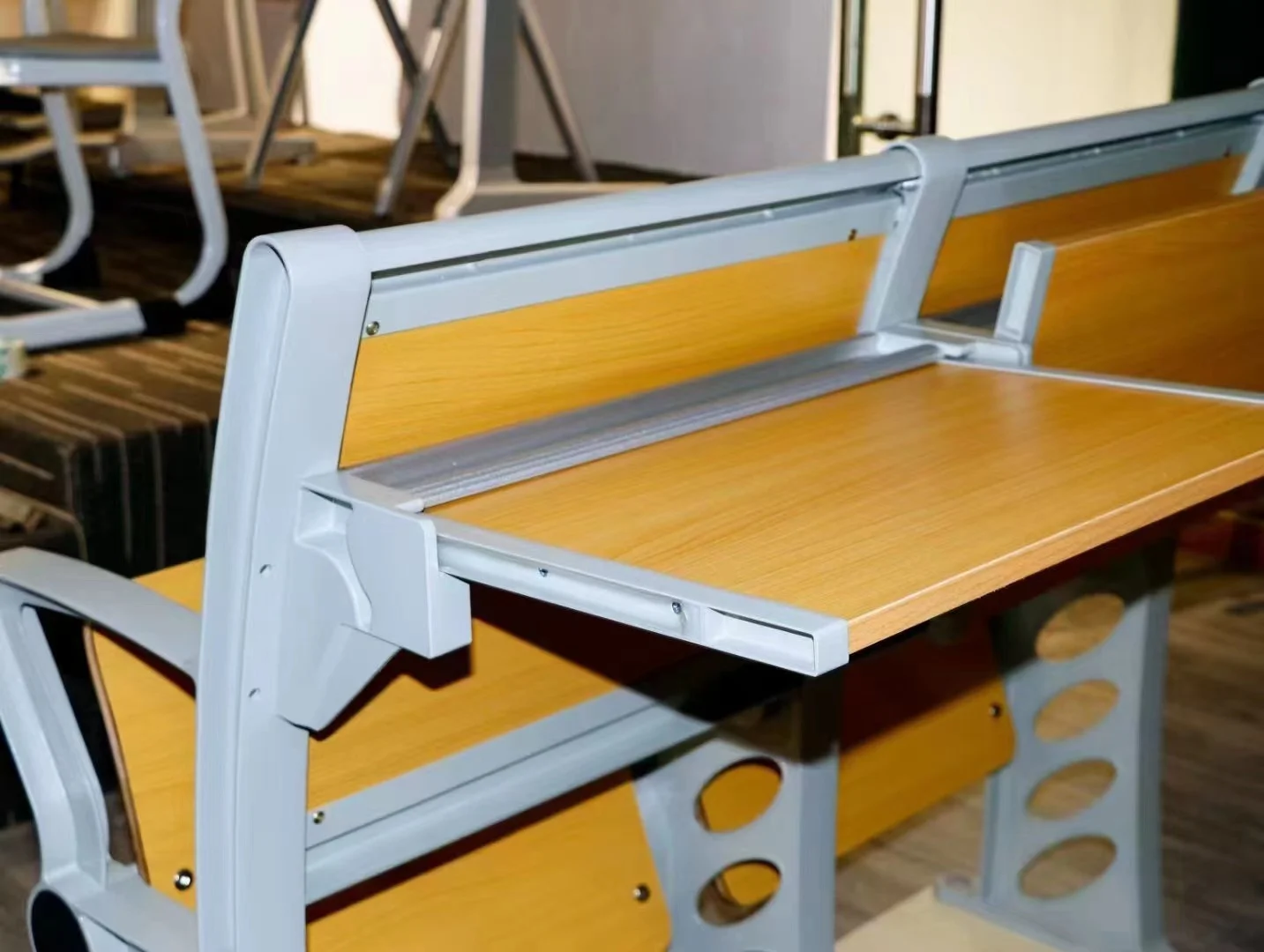 Folding Student Desk and Chair Wooden Lecture Hall Chair College Step Chair for University
