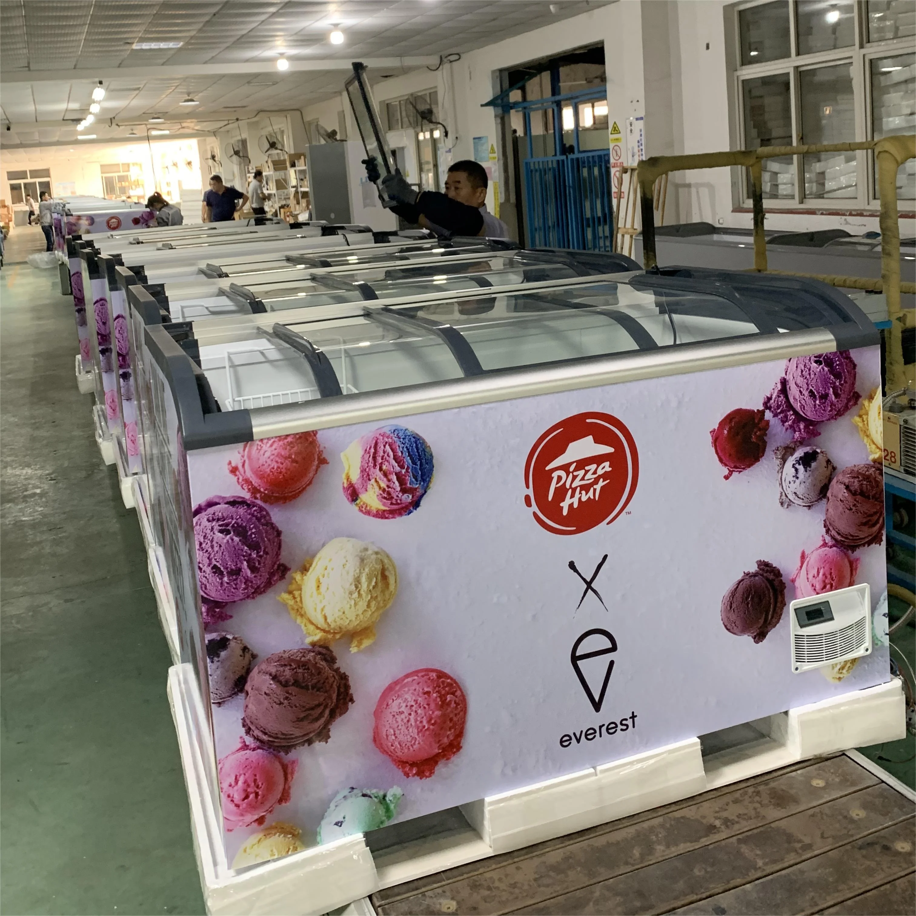 Kenkuhl top open chest freezer with slide glass door 400L