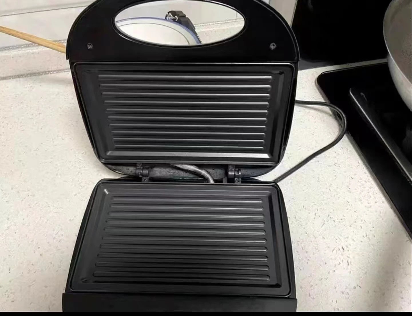 110v Sandwich machine Multi-functional light breakfast machine Double heating bread machine waffle makers