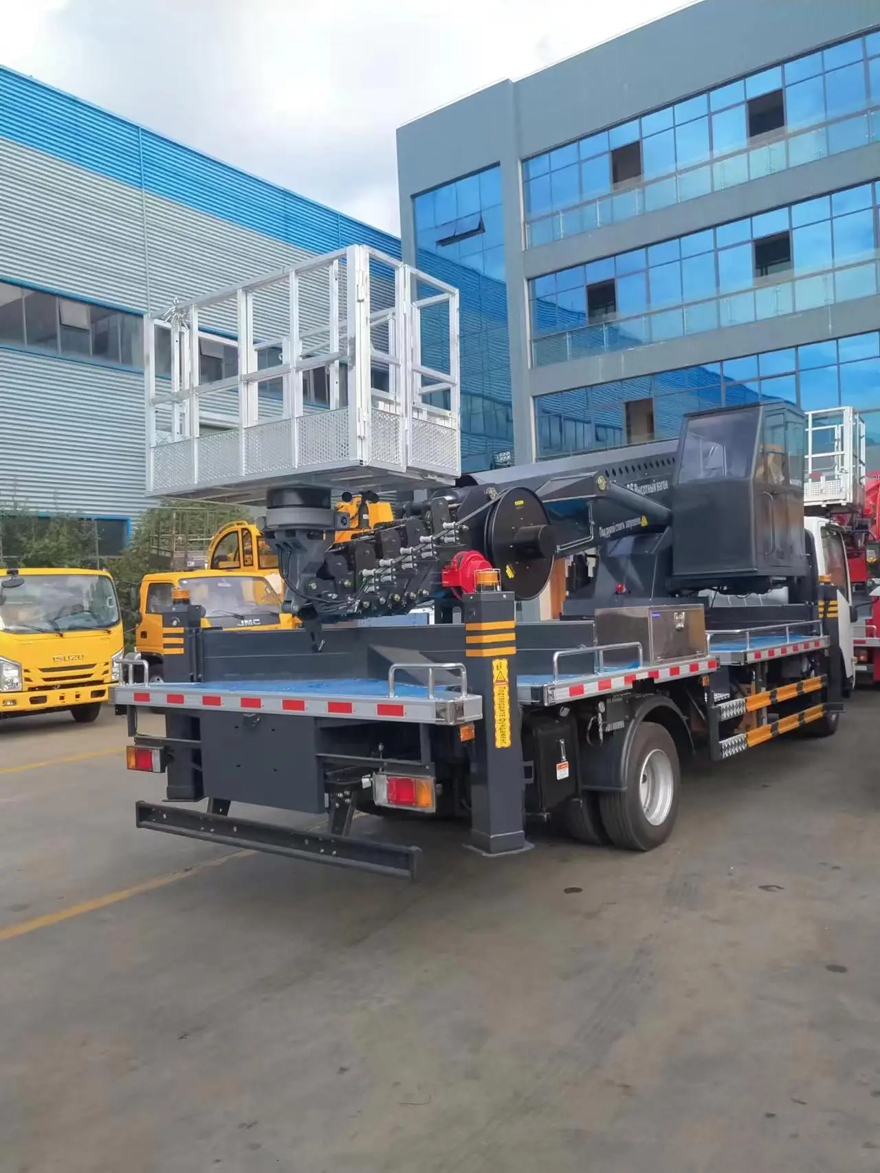 Isuzu 36M Aerial Work Platform Truck Overhead Working Truck Aerial Platform Vehicle Bucket Truck Hydraulic Aerial Cage 3 L  4L