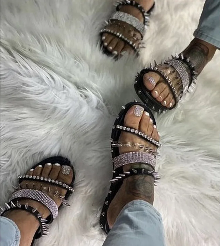 
2020 New Fashion Women Flat With Block Buckle Strap Open Toe Summer Slipper Lady Rivet Sandals 