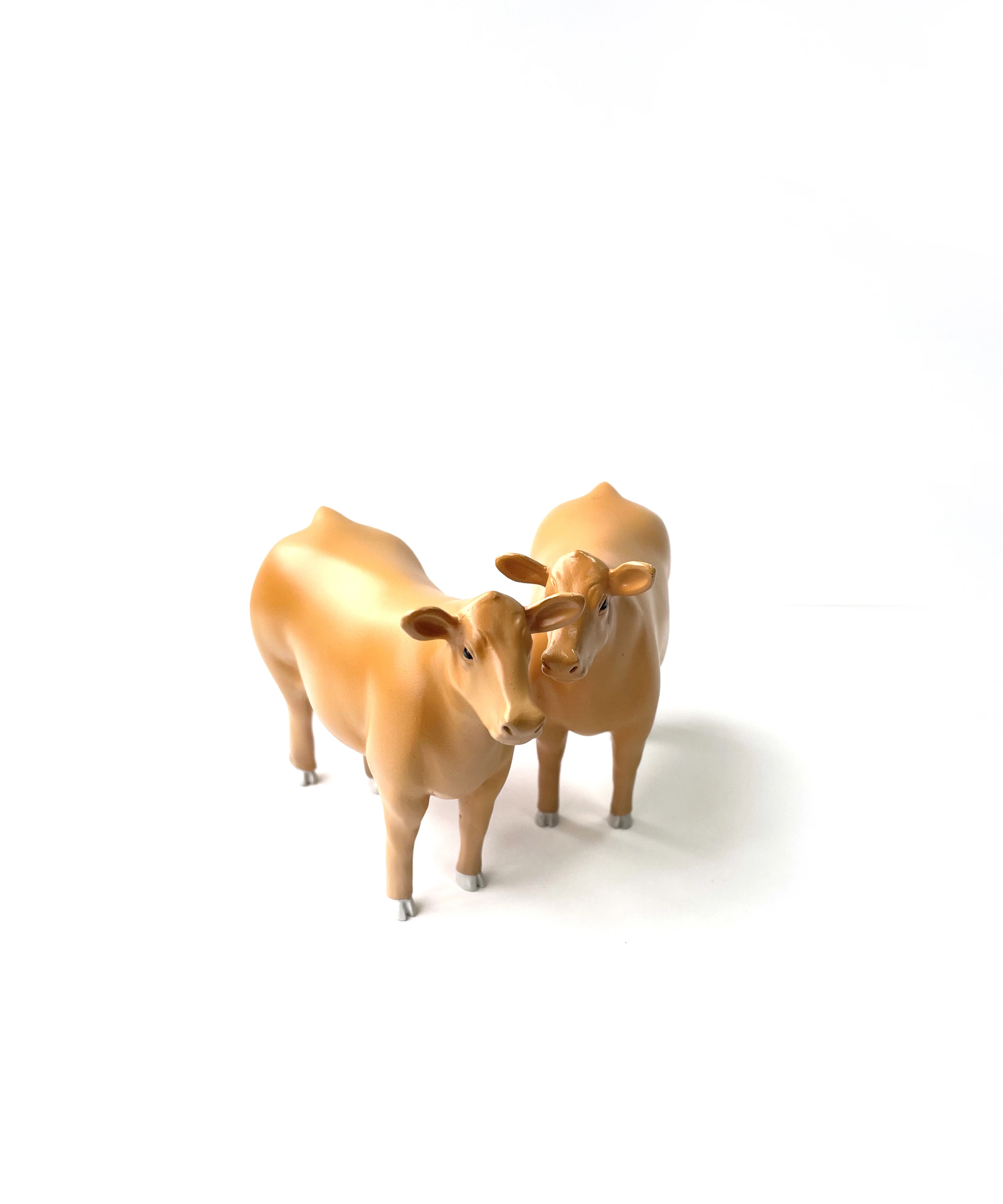 Resin Ornaments Cow Figurines Cow Animal Sculpture for Decoration Gift Animal