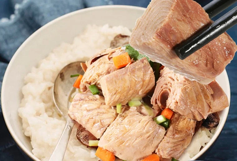 Seasoned White Tuna Pieces Can Goods Skipjack Chunk Oem Canned 160 gr 142g Tinned 180g 185 grs Spicy Flake In Oil 160g