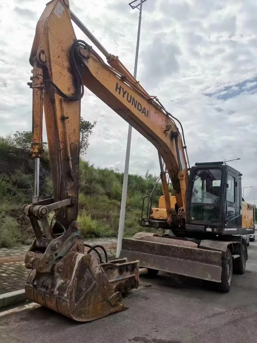 Great Condition Used Excavator HYUNDAI 210-7 Used Hydraulic Digger Crawler Excavators 20 T With Low Price For Sale