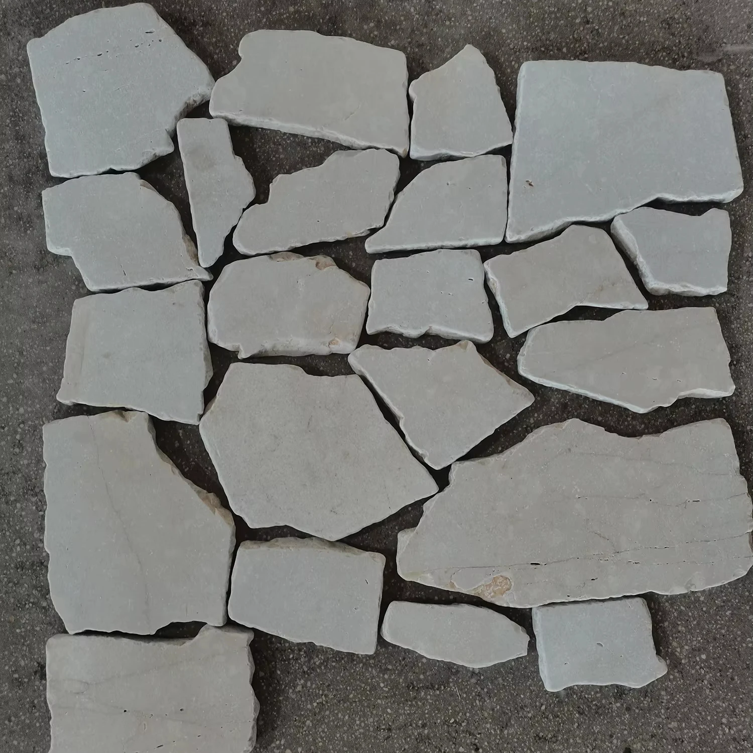 China Manufacturing Cheap Good Quality Travertine Tumbled Marble Random Broken  paver meaning walkway Mosaic Tile
