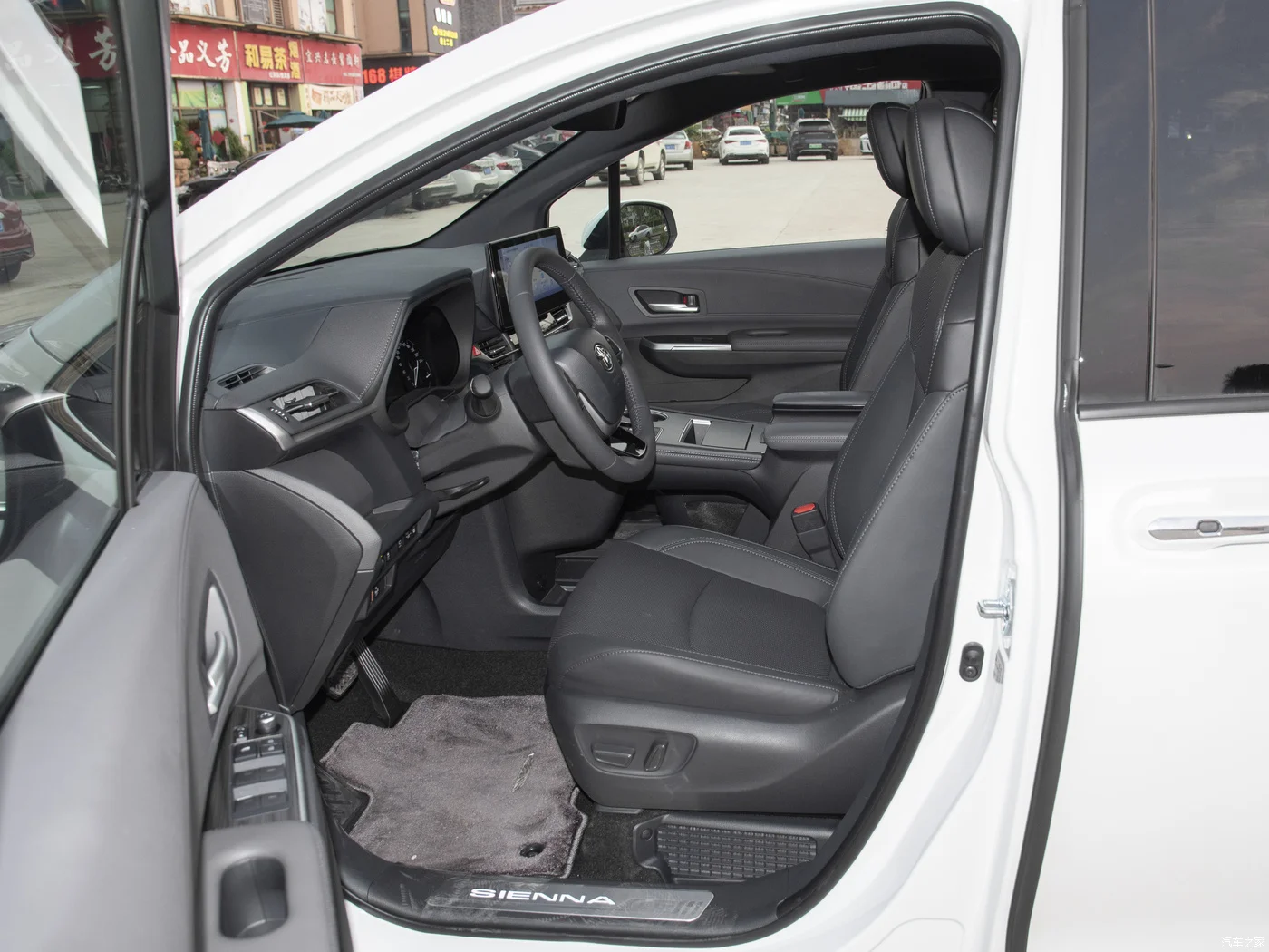 For Sale 2024 Toyota Sienna 2.5L Hybrid MPV Hybrid New Medium-Large 5-Door 7-Seater Family Vehicle Made in China