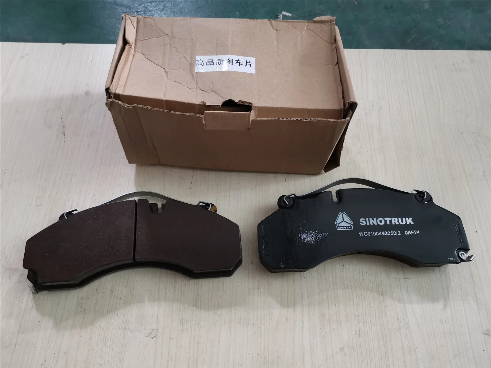 Truck Brake Pad WG9100443050-2 Suitable Man Heavy Duty Truck Brake Parts