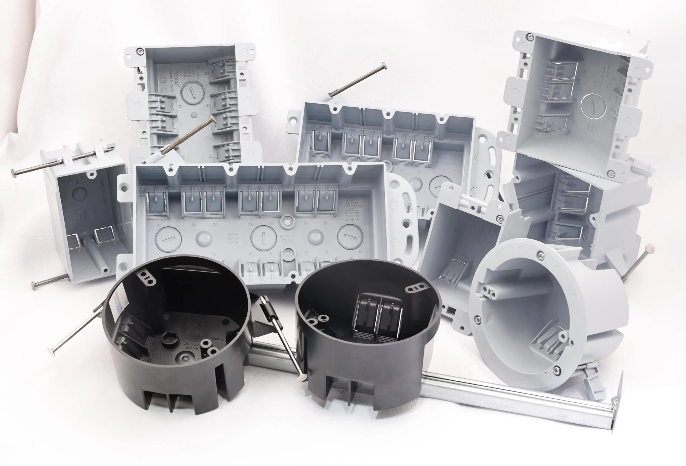 Shanghai Linsky 4-Gang Nail-on New Work Plastic Box Switch/Outlet Wall Electrical Box With Nails  Residential / General-Purpose