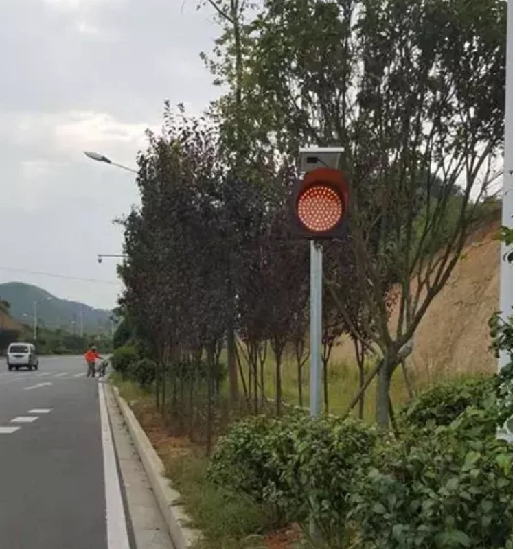 High Brightness 200mm/300mm/400mm IP65 Yellow Flashing Warning Solar Traffic Lights