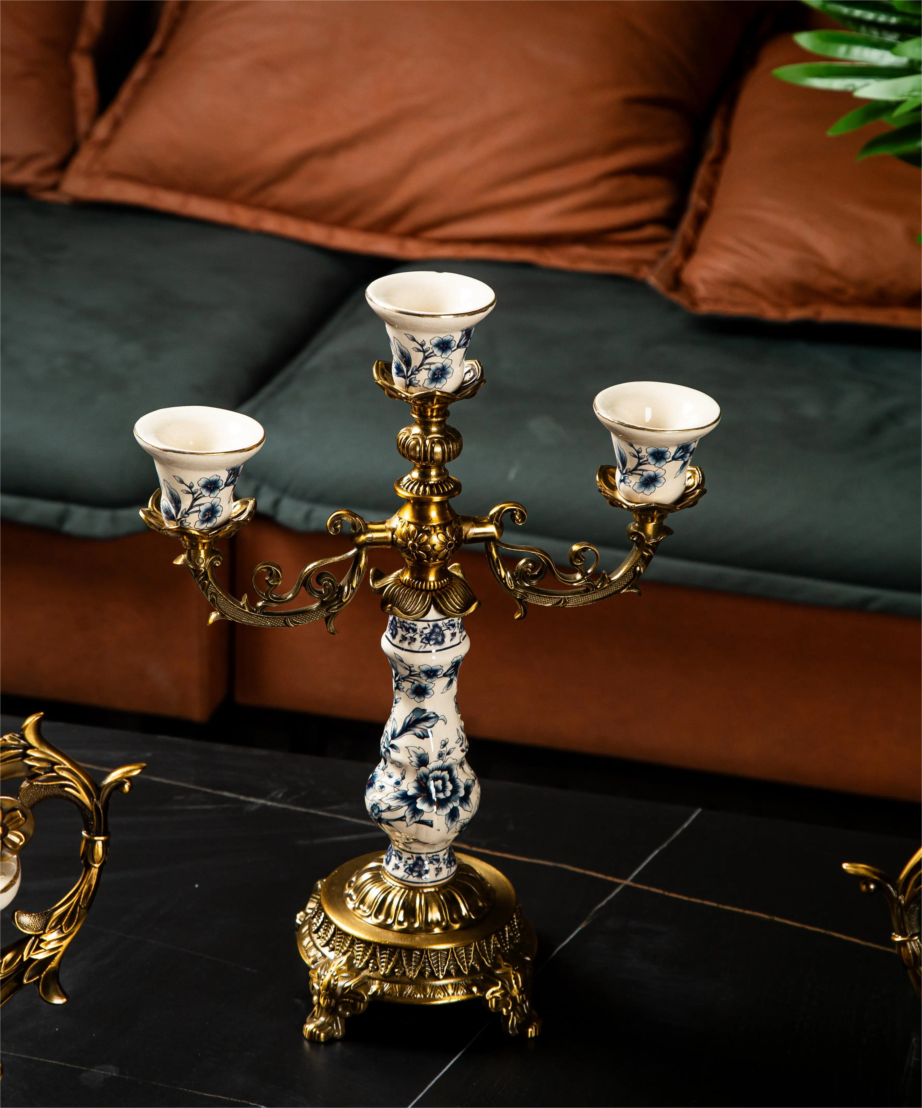 China Manufacture High Quality Custom Classic BlueOrnament Craft Three Arm Ceramic Candle Holder