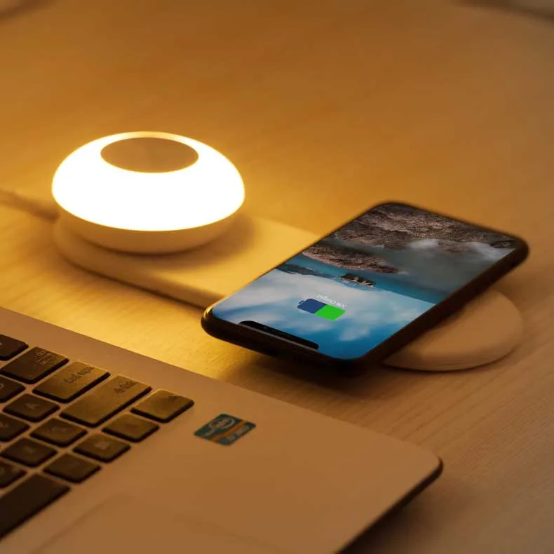 New Product Ideas 2021 2 in 1 LED Custom Desk Lamp With Fast qi Wireless Chargers Phone Charger Lamp Station