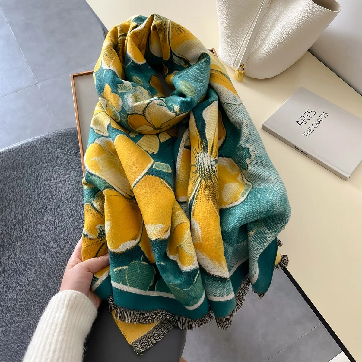 2024 New Autumn Floral Scarf Women Winter Warm Cashmere Scarves Girls Sweet Soft Pashmina Shawl Outdoor Sun Shawls Ladies