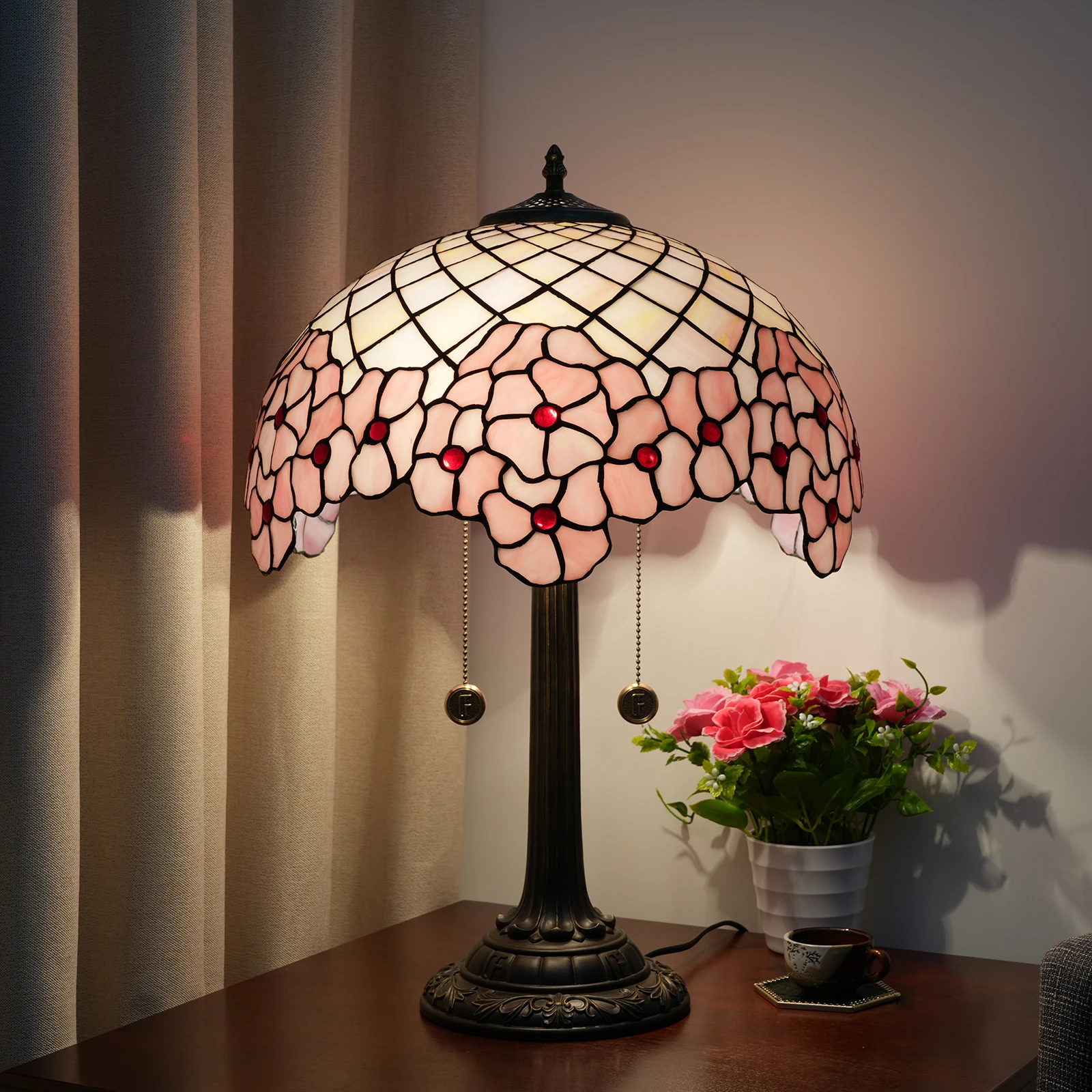 Настольная лампа в стиле Тиффани