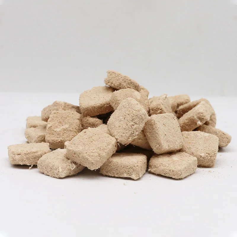 Hot pet food wholesale freeze-dried raw bone meat cat snacks beef chicken patties dog cat food dog treats