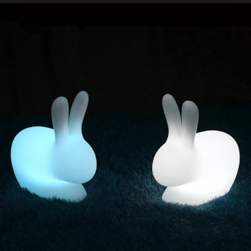 Напольный светильник в форме кролика