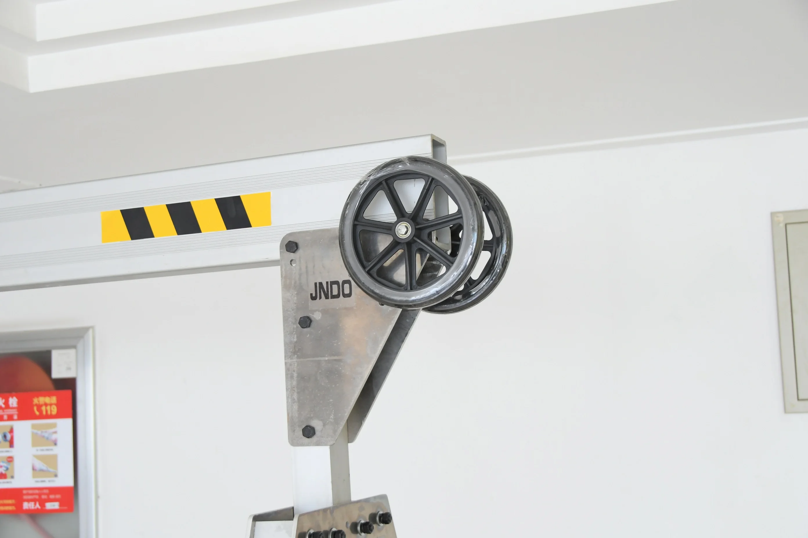 Portable 1.5ton 2 ton mini rubber tyre overhead gantry crane