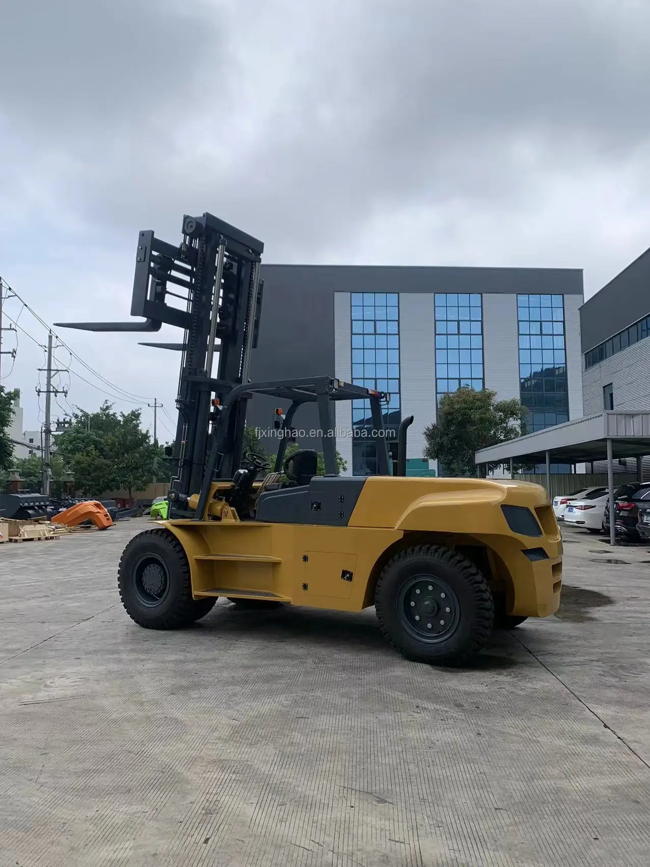 Xinghao heavy duty forklift 10ton 15t 20t 30t 32t  FD100 Heavy Load Capacity 10 ton Heavy Lifting Truck Diesel Forklift