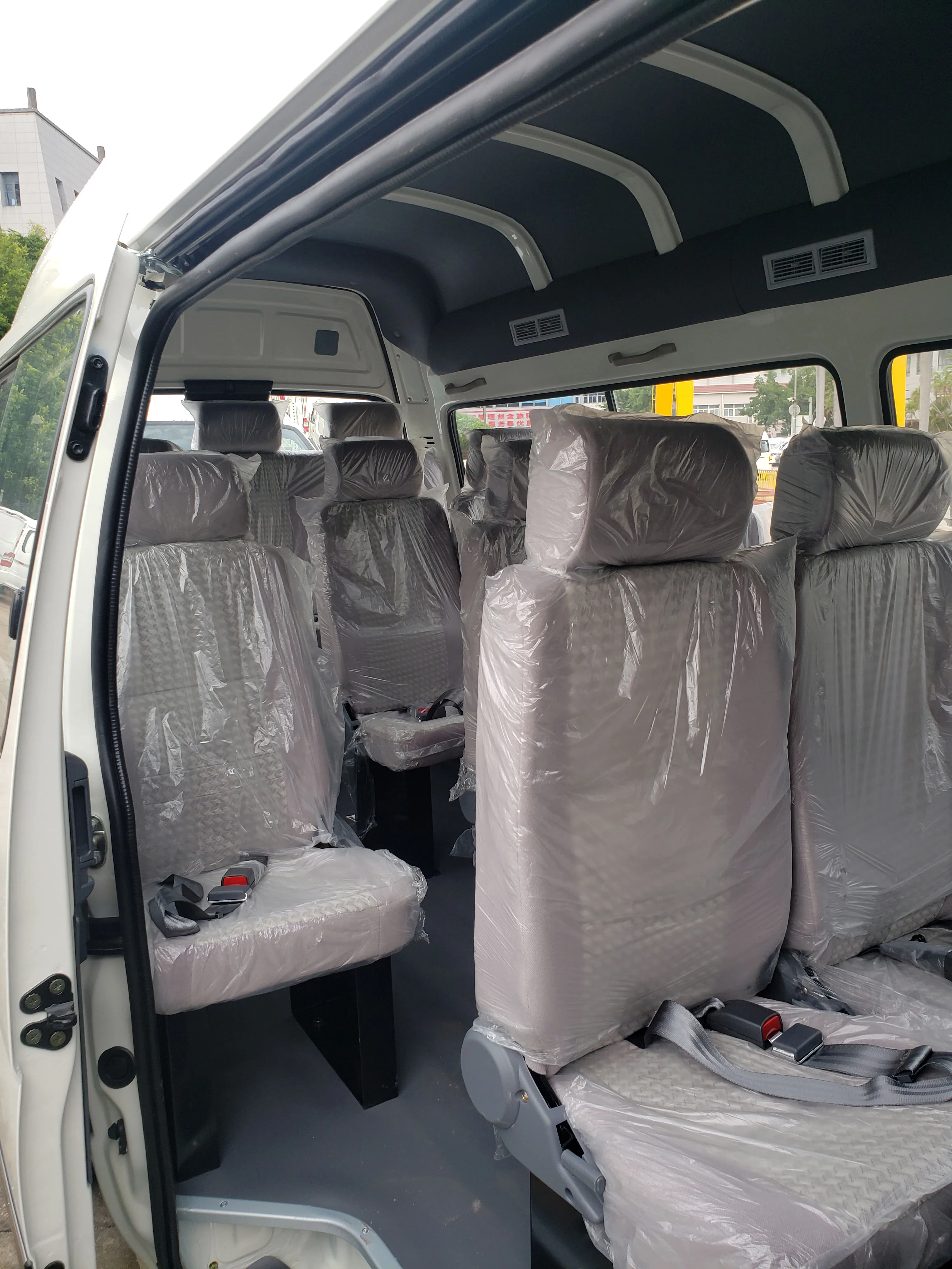 Stylish face diesel engine bus high power 2.7L turbocharged 9-17 seats mini bus 5m city bus