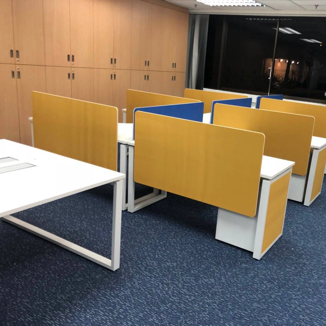 Greatway Modern Manager Desk New Design Office Desk with Wheels Office White Novelty Metal Style Surface Electrostatic Packing