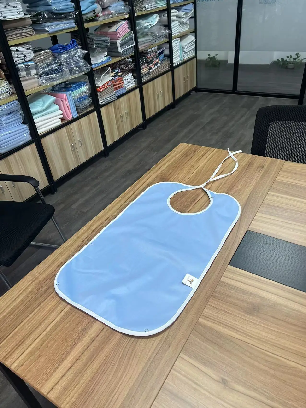 Hot Sale Elderly Disabled Home Bib Printed Adult Feeding Bib Reusable Waterproof Unisex Adult Dining Room Bib