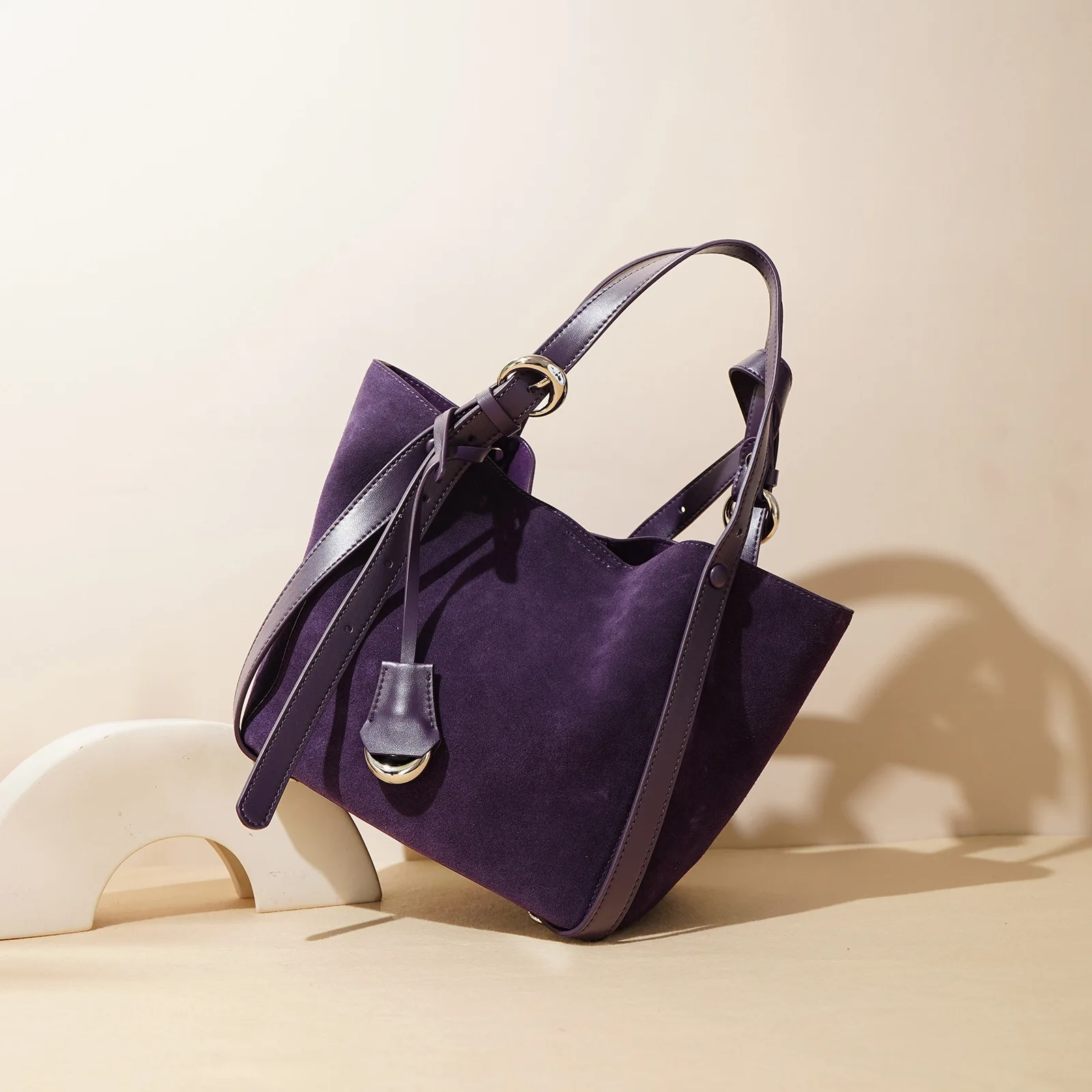 2024 New genuine leather Woven Tote Bag Large Capacity Hollow Vegetable Basket Handbag Bucket Bag Idle Style Crossbody Bag