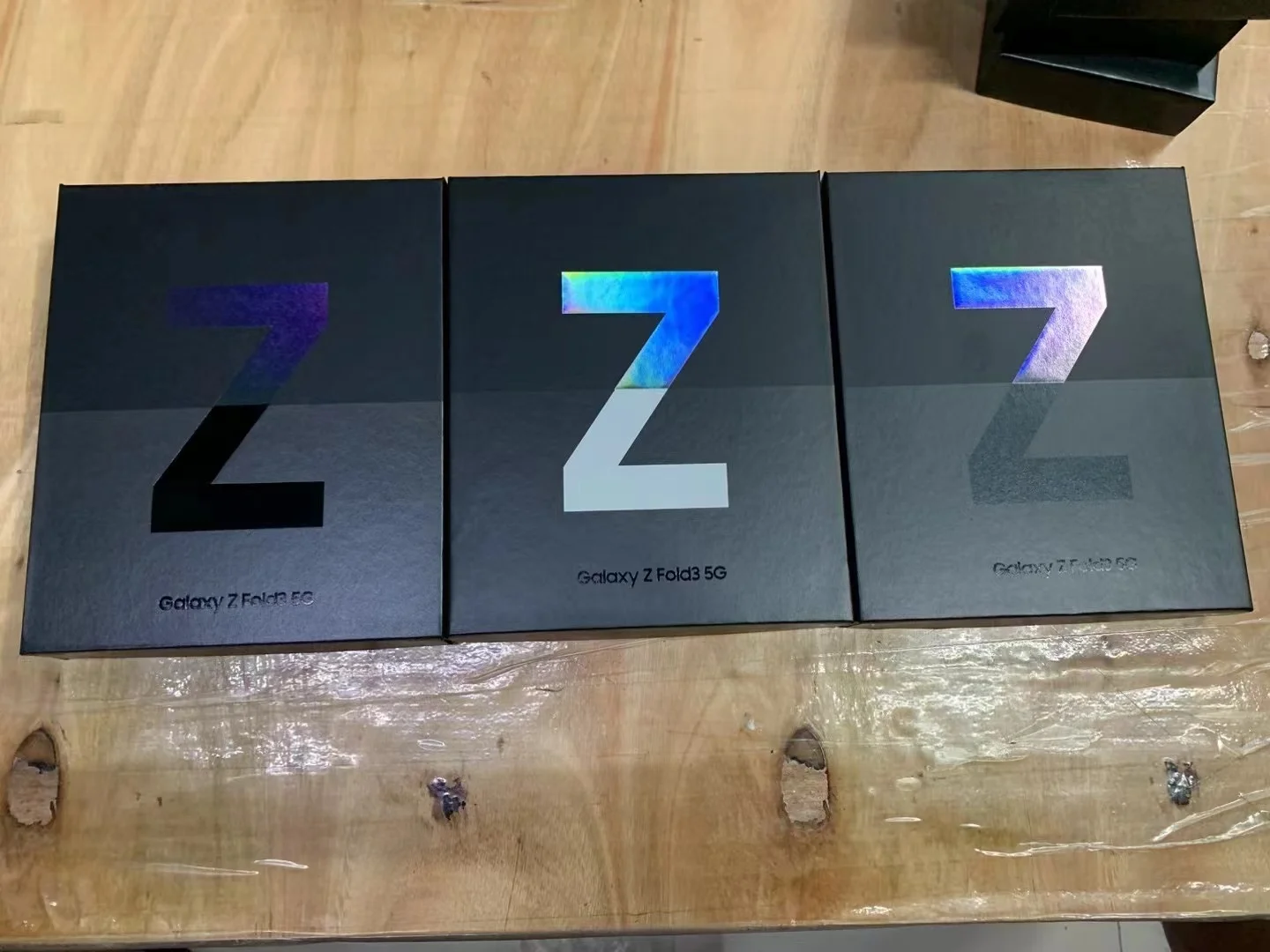 Оптовая продажа Упаковочная бумажная коробка для мобильного телефона Galaxy S10 + S20 S21 S22 S23 S24 S20U S21U S22U S23U Z Flip 3 5 Fold 4