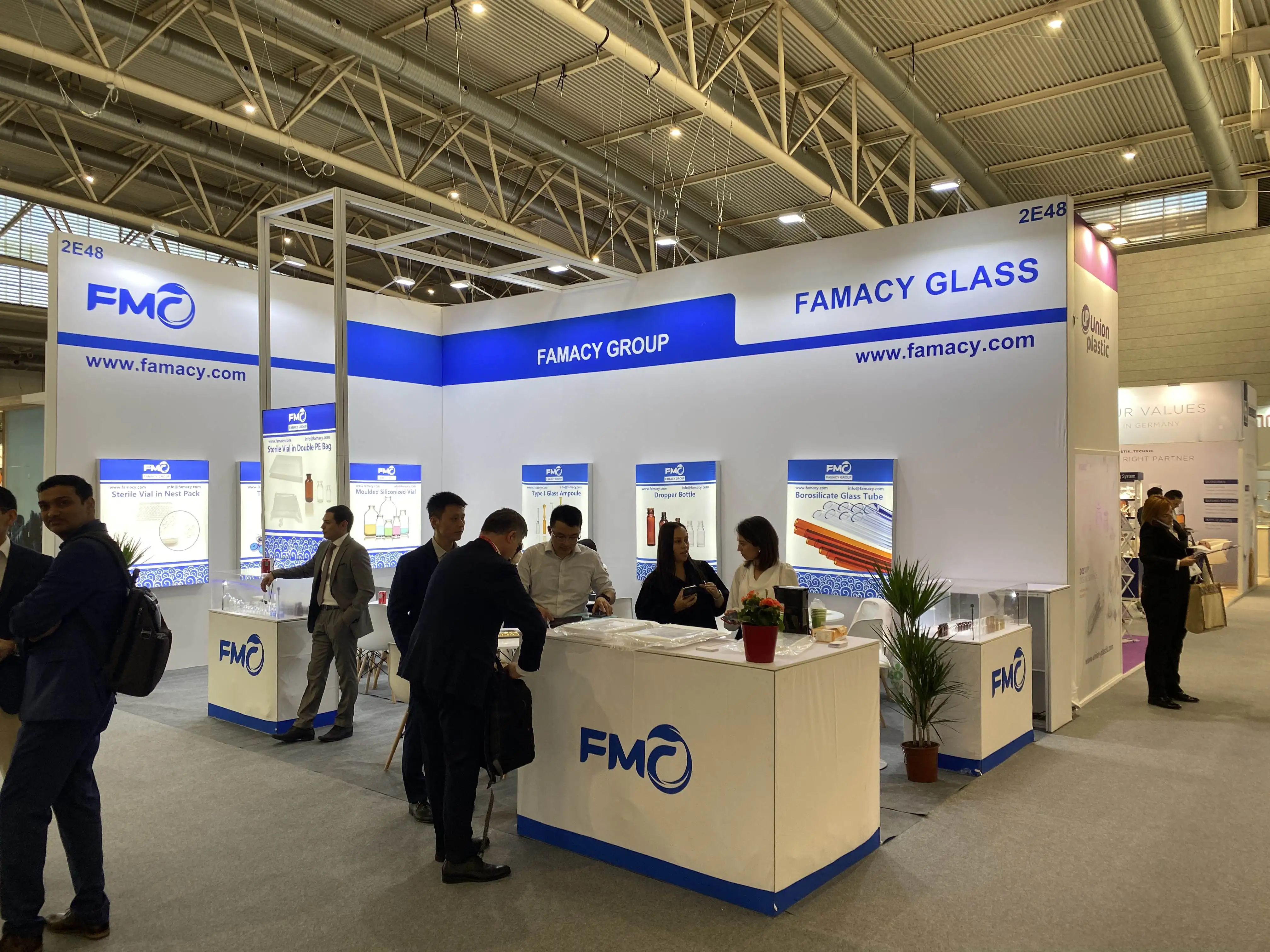 Customized Big Design Easy Assembly Wooden Exhibition Trade Show Booth Stand Display tension fabric clothing printing show booth