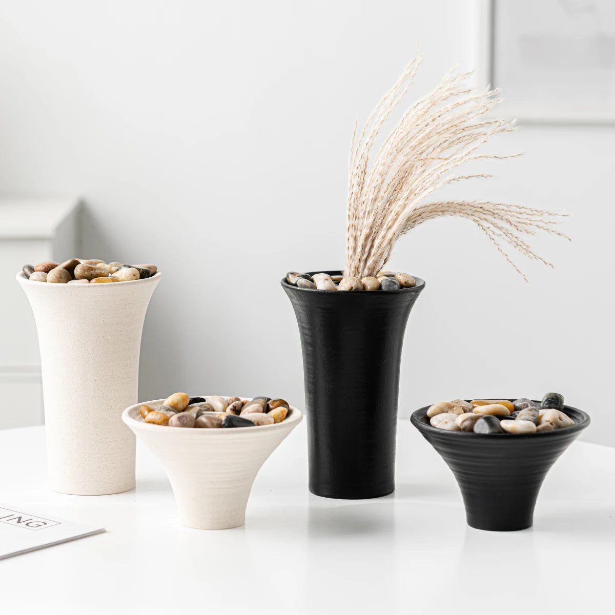 2023 New Design Nordic-style Ceramic Ornaments Creative Home Hydroponic Dry Flower Vases Wholesale Black  White Ceramic Vase Set
