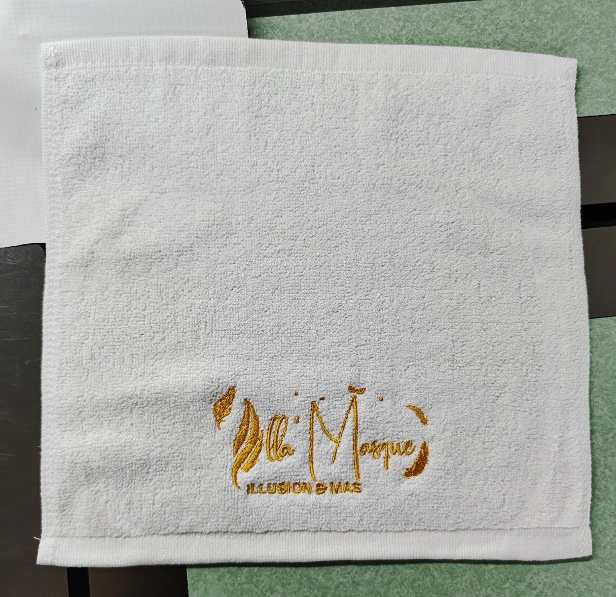 Cheaper 30*30cm White Black Salon square Small Cotton Hand Towels Headband with Embroidery logo