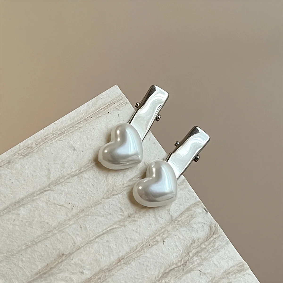 Trendy Wholesale Korean Hair Accessories Girls Hair Clips Sweet Cute Heart Pearl Metallic Silver Hair Clip