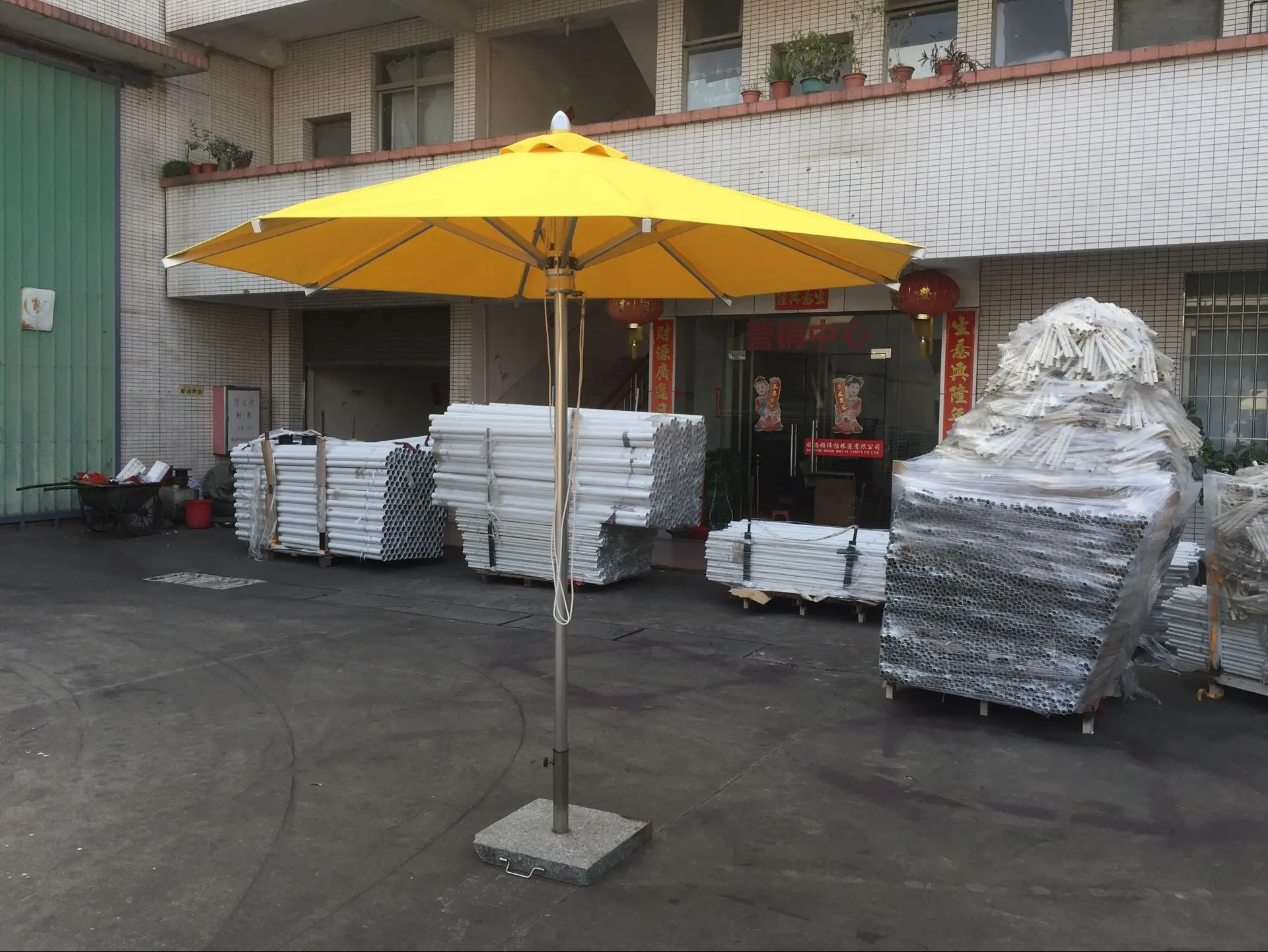 Wholesale 3m center pole aluminum umbrella for coffee shop garden swimming pool