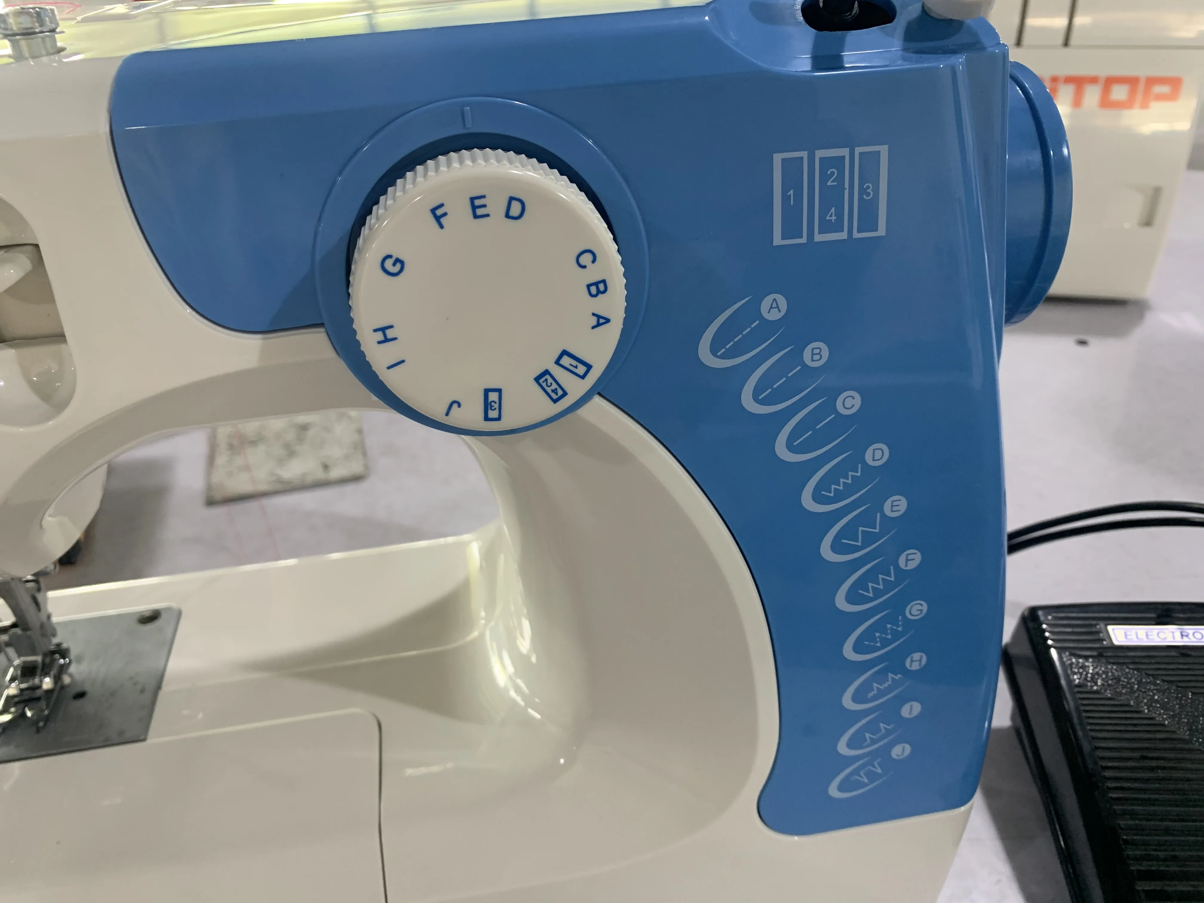 BT-1212 portable hand held sewing machine mini home sewing machine domestic china