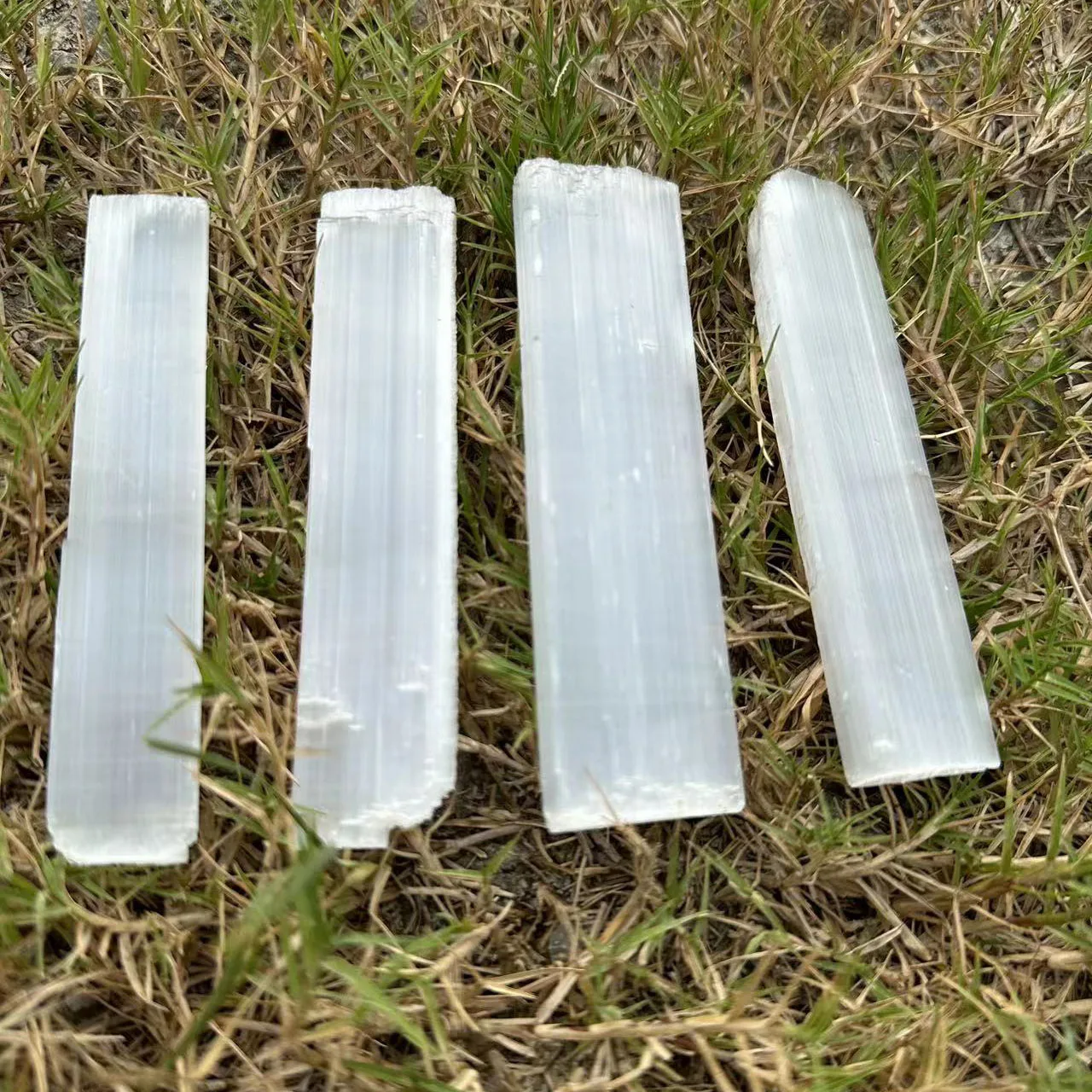Wholesale natural raw gemstone fengshui wand Energy crystals healing reiki stones rough selenite sticks for decoration