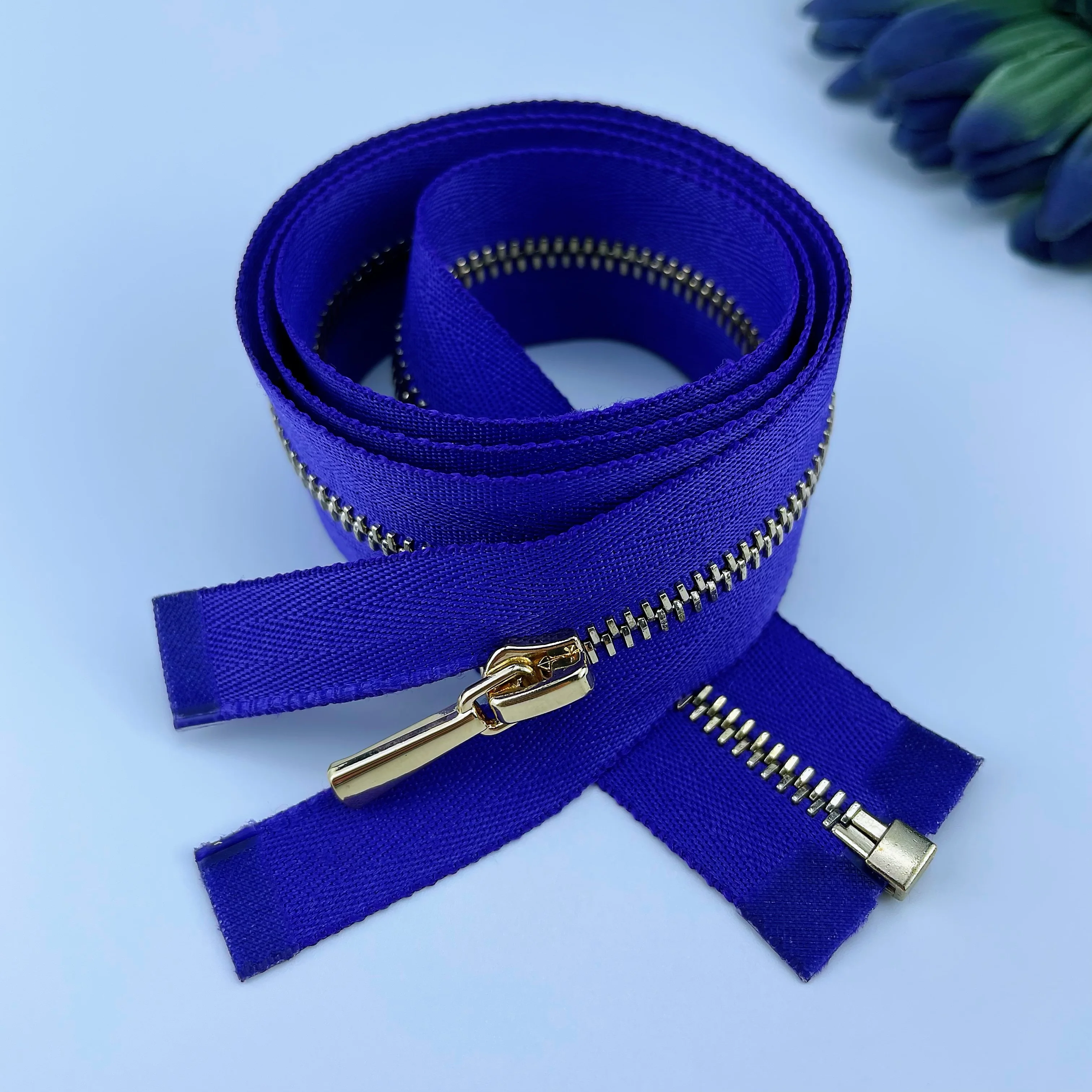 NO. 2 RIRI Zipper Accessories Metal Zipper for Garment and Bag Slider Puller Auto Lock Zipper Slider Mould Open End Brass