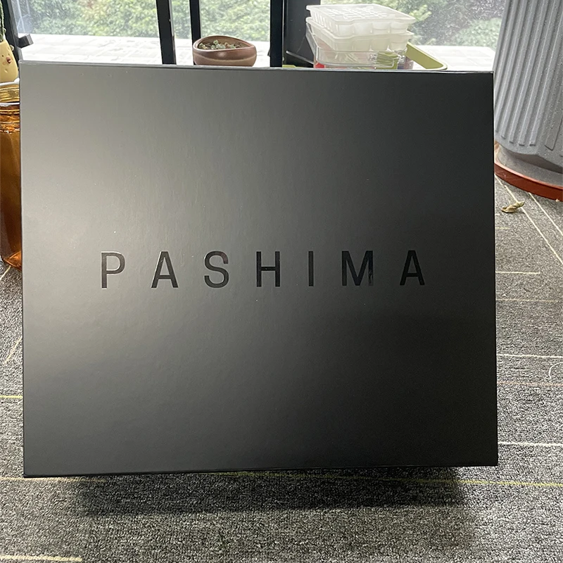 Индивидуальная подарочная упаковка Lionwrapack-прочные бумажные коробки с УФ-печатью и магнитной застежкой для одежды подарков