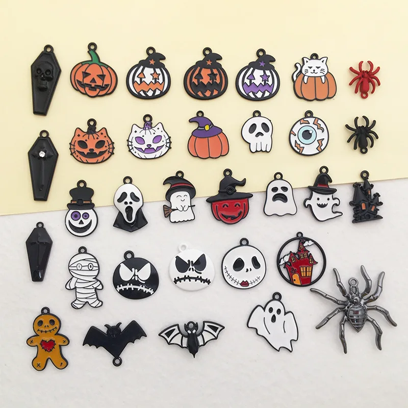 Ghosts Pumpkins Cobwebs Bats Pendants Jewellery Enamel & Goldtone Cute straw topper charms Halloween Charms for jewelry making
