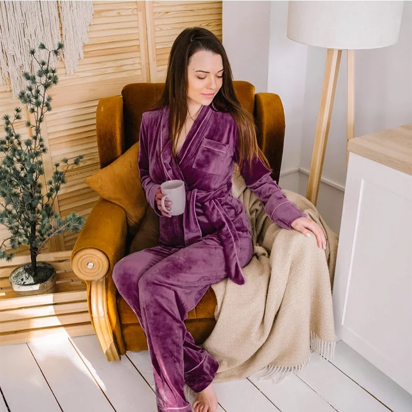 Europe and America Velvet Thick And Warm Bulk Pajama Set Onesie Womens Supplier