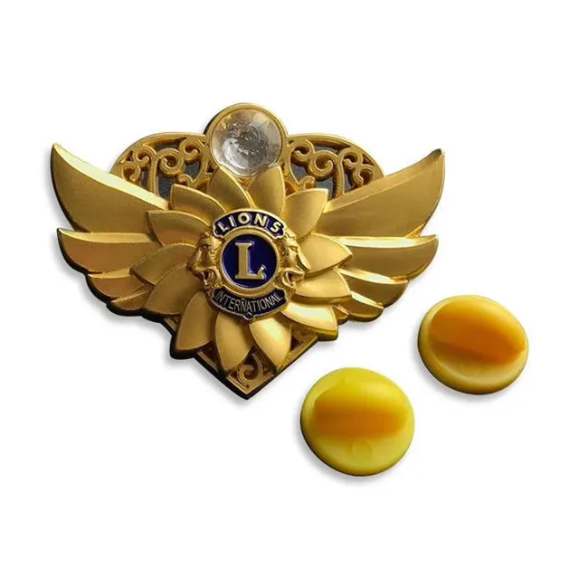 China Manufacturers Custom Lion Animal Shape 3D Design Logo Metal Lapel Pin Badges