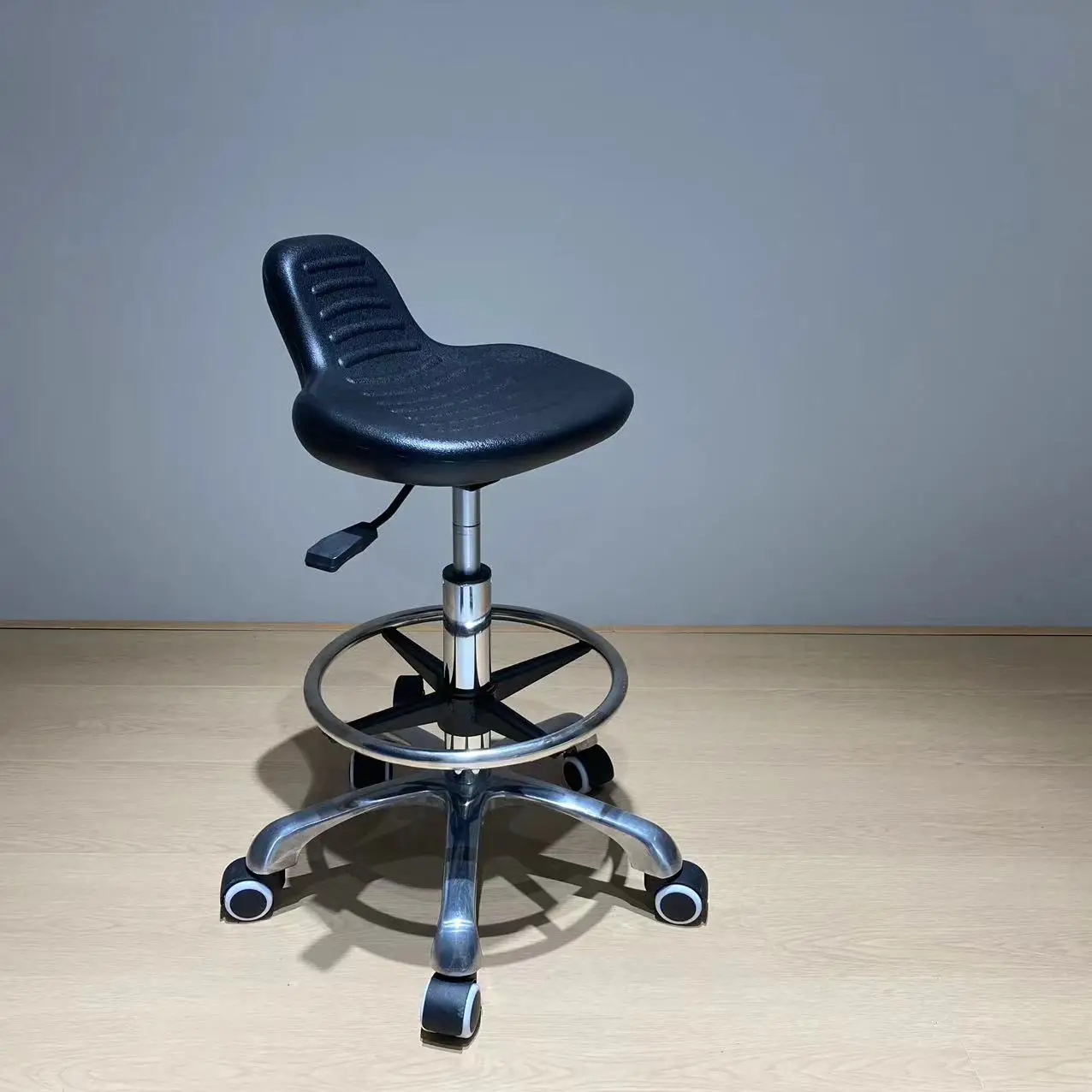 Good Quality PU Material Height Adjustable Swivel Reception Office Bar Stools with Nylon Castors and 201Stainless Steel Footrest