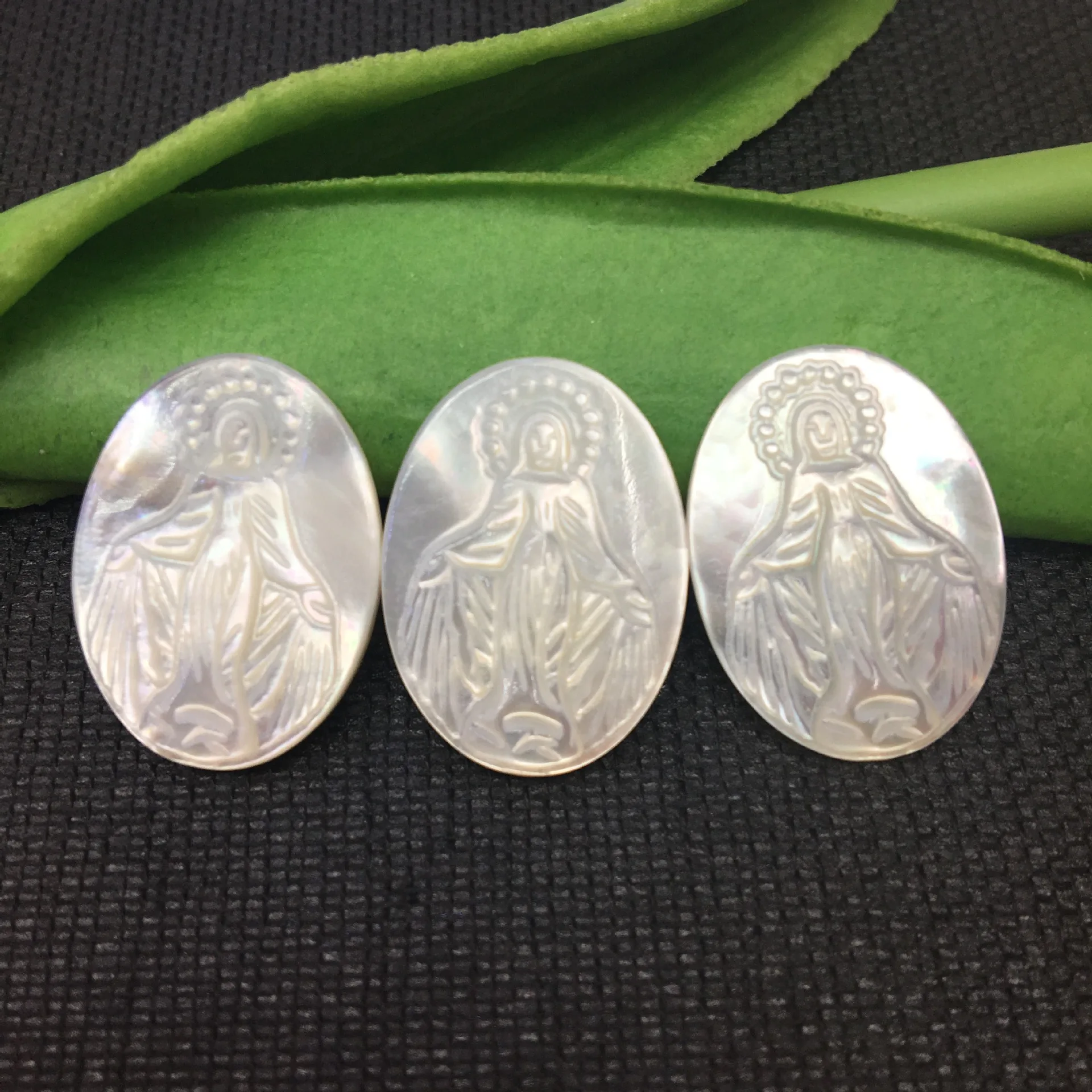 Овальный 15x20 мм белый корпус Христос Камея религиозные резные Девы Марии перламутр ремесла