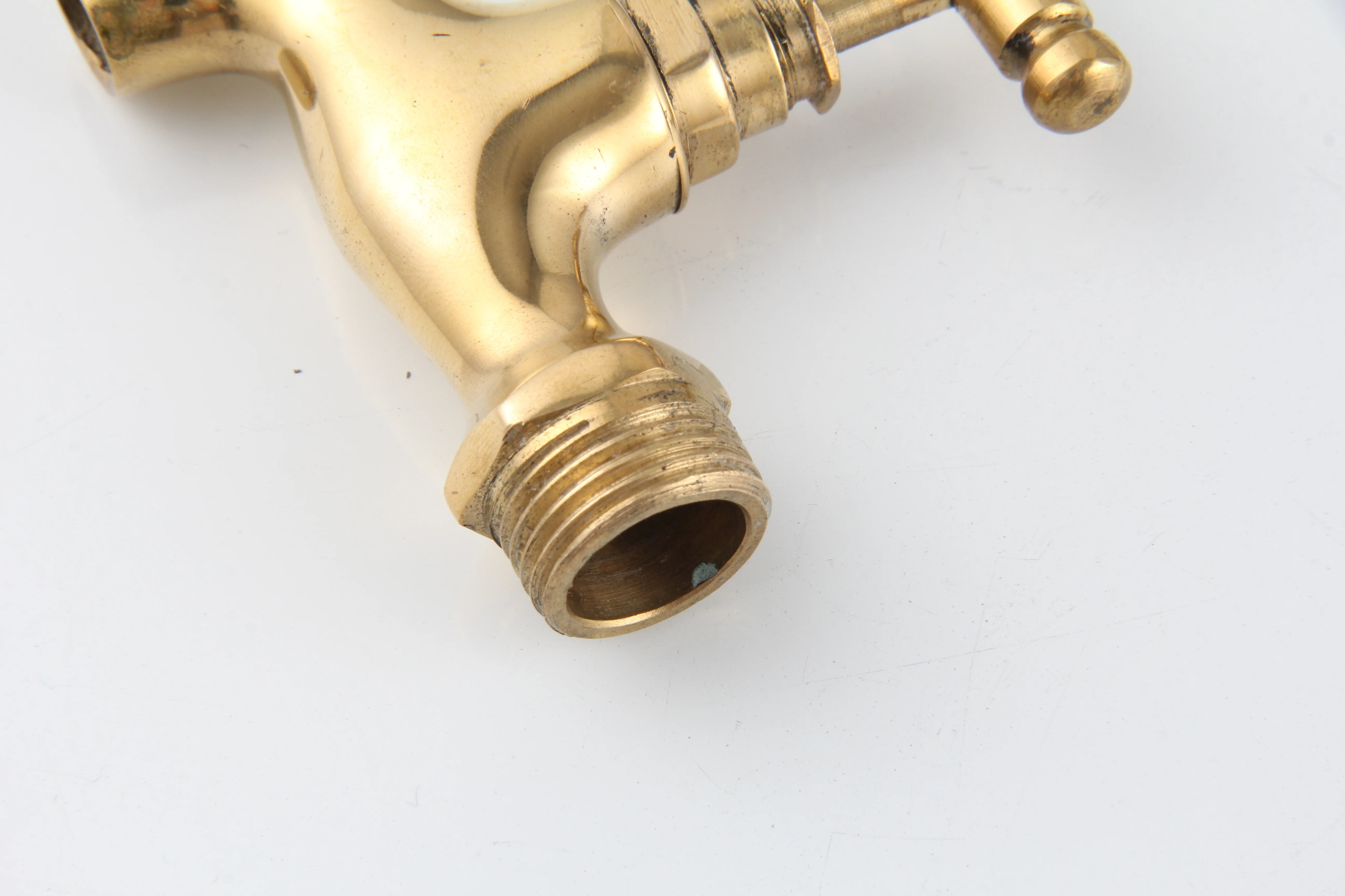 brass body  sanitary fittings golden brass angle valve