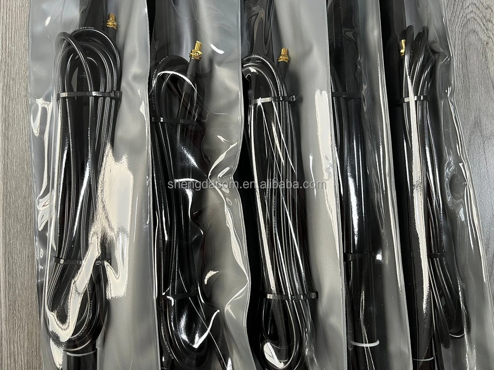 4G Outdoor communication antenna 698-2700MHz ham radio antenna 6.5dBi black mobile antenna with customized connector