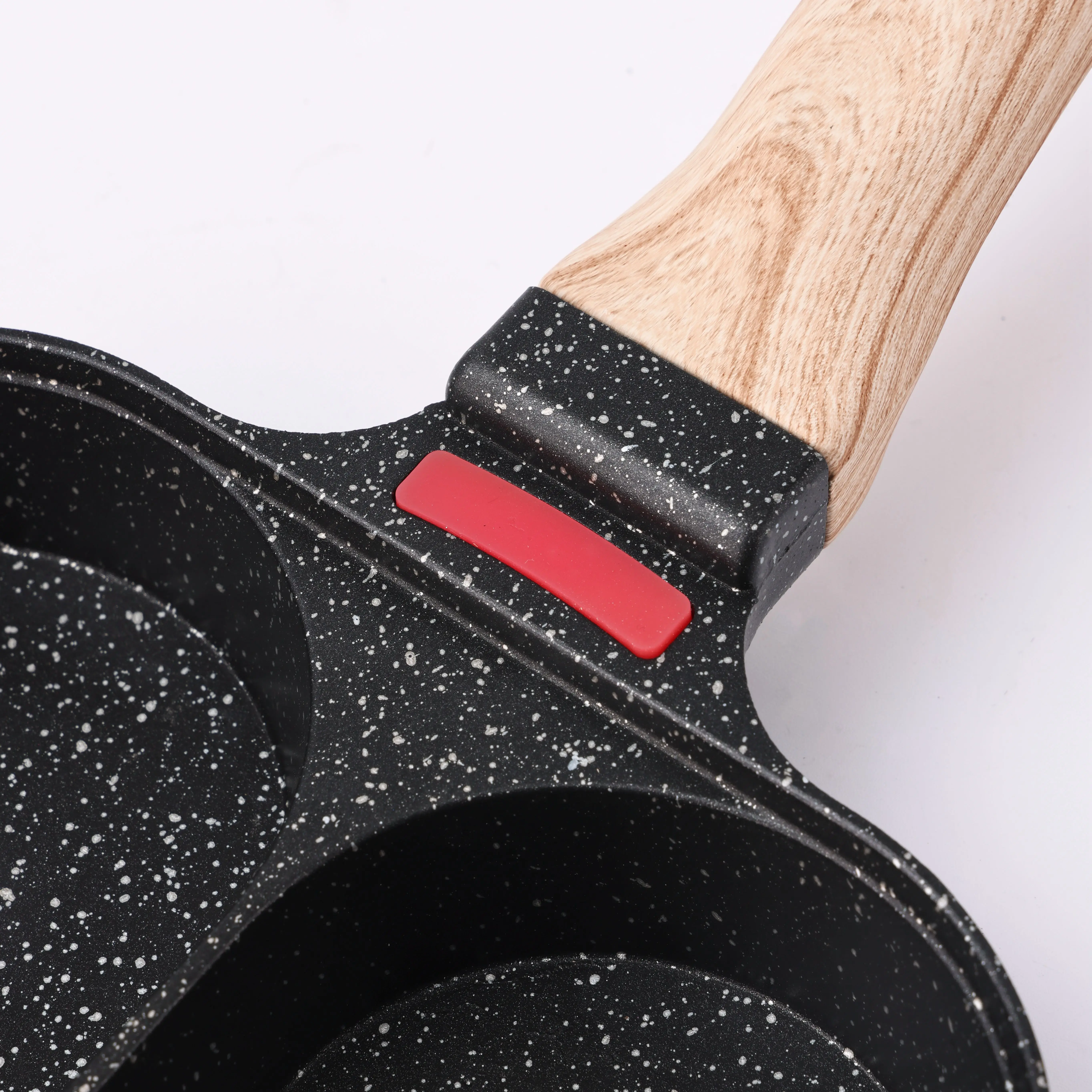 Low Price Good Quality Four-Hole Uniform Heating Convenient Cleaning Frying Pan Set