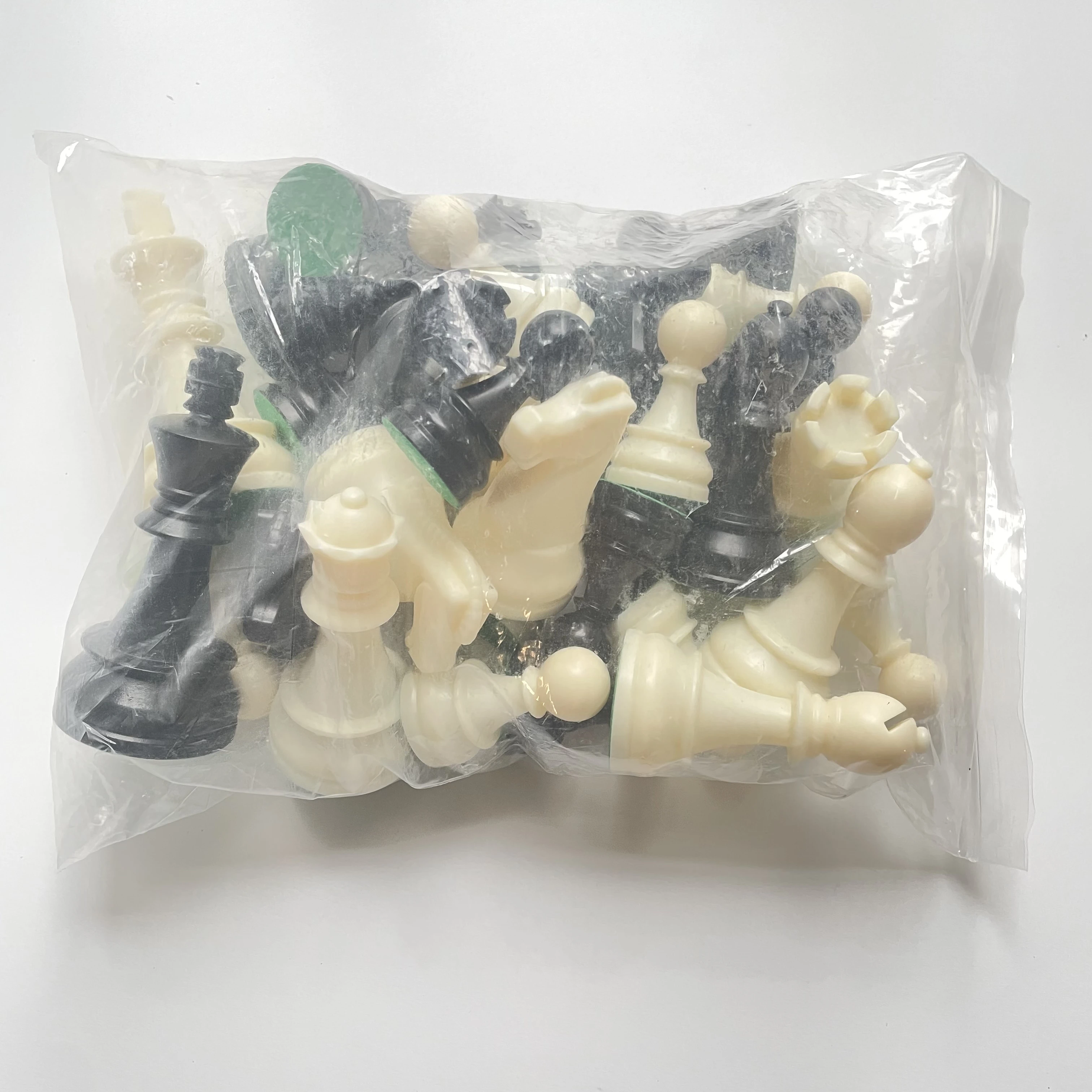 Customization New Plastic Chess Pieces King Height 85mm Portable International Chess Game Piece Set